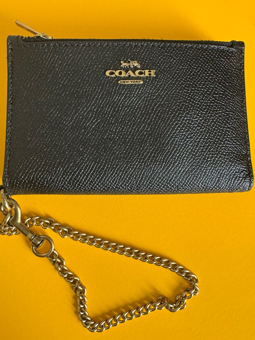 COACH essentials blk crossgrain Leather chain button wallet Gold hardware
